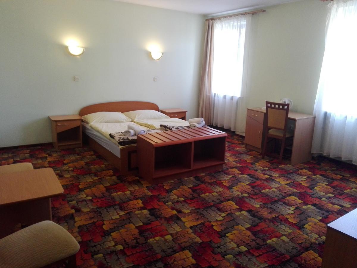 Bristol Economy Bed & Breakfast Bytom Dış mekan fotoğraf