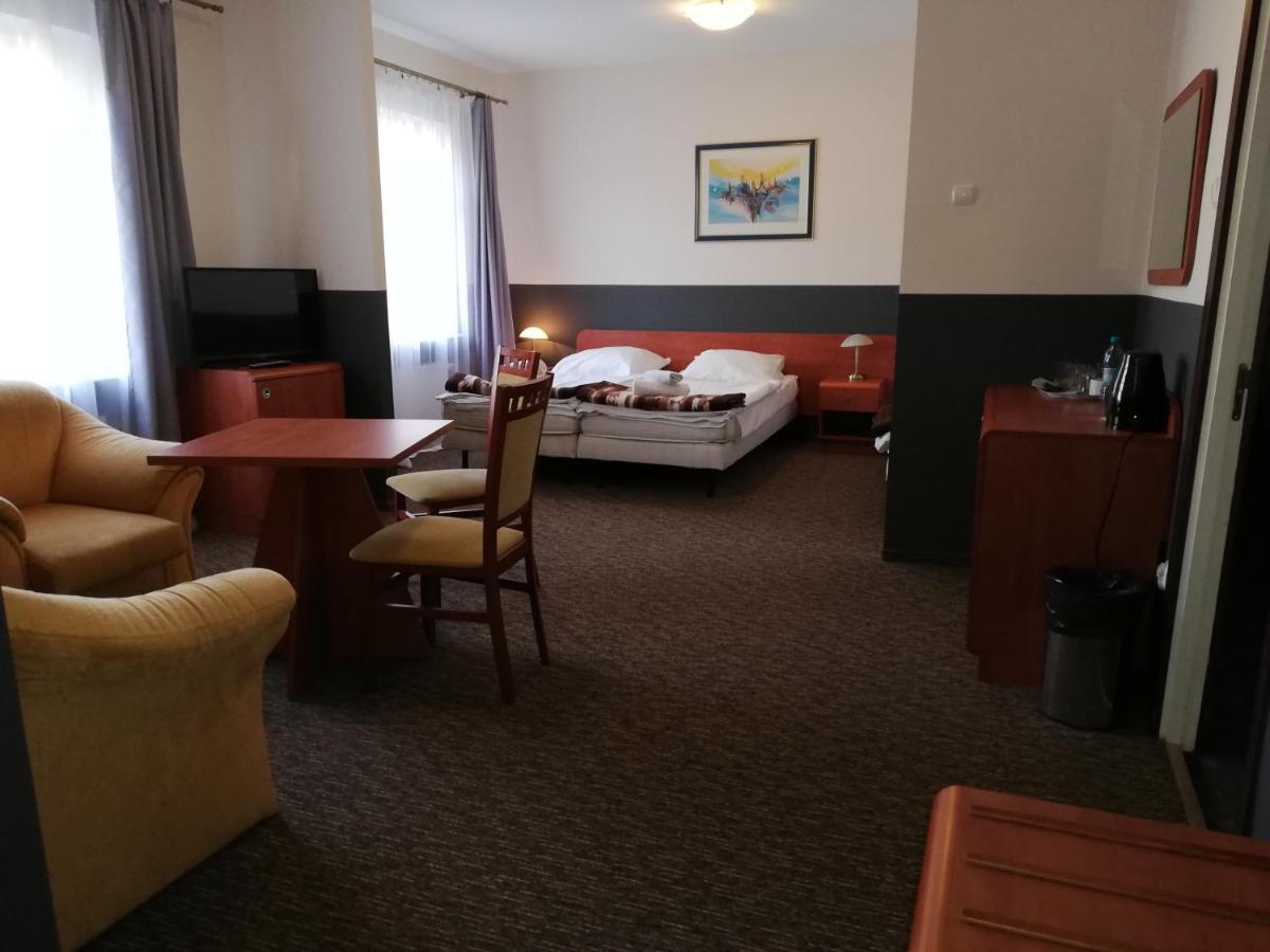 Bristol Economy Bed & Breakfast Bytom Dış mekan fotoğraf